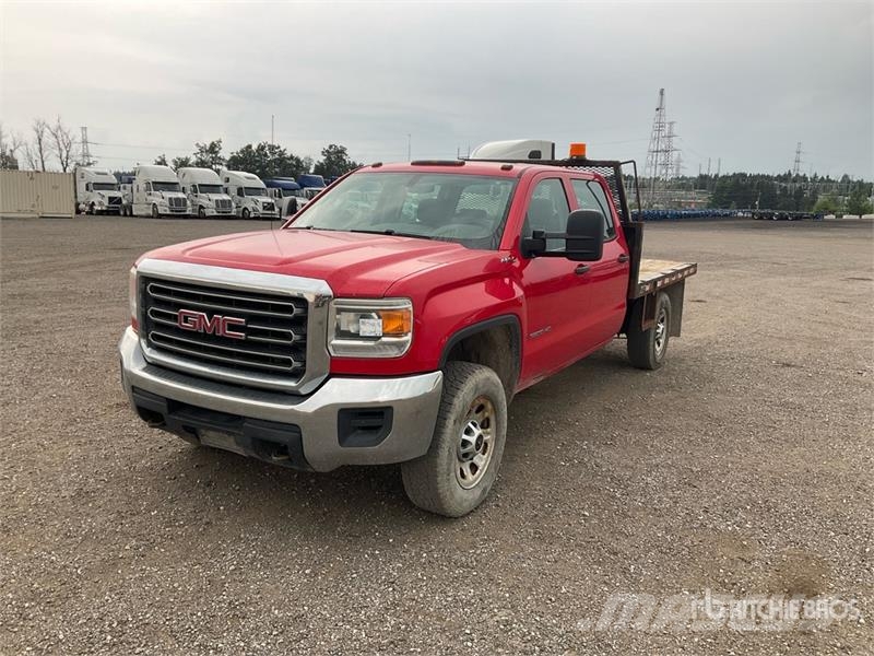 GMC Sierra 3500HD 4x4 Crew Cab Flatbed Truck Camiones plataforma