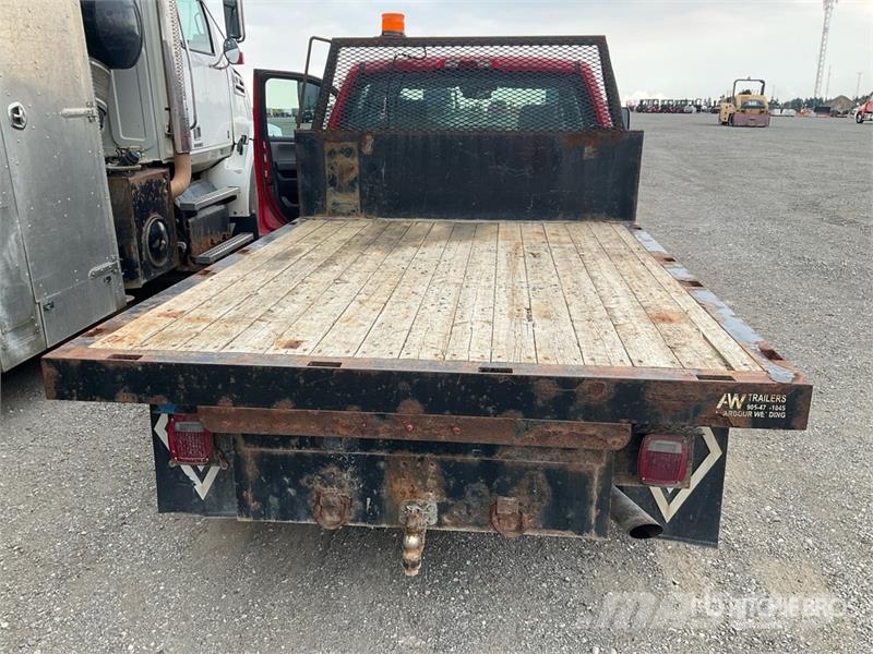 GMC Sierra 3500HD 4x4 Crew Cab Flatbed Truck Camiones plataforma
