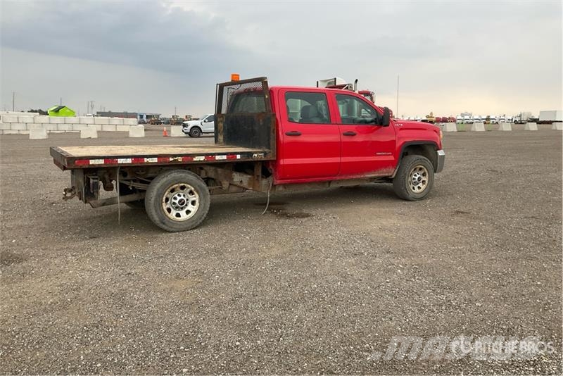 GMC Sierra 3500HD 4x4 Crew Cab Flatbed Truck Camiones plataforma