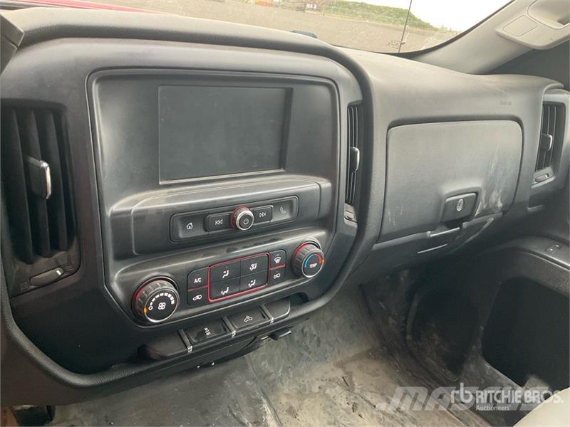 GMC Sierra 3500HD 4x4 Crew Cab Flatbed Truck Camiones plataforma