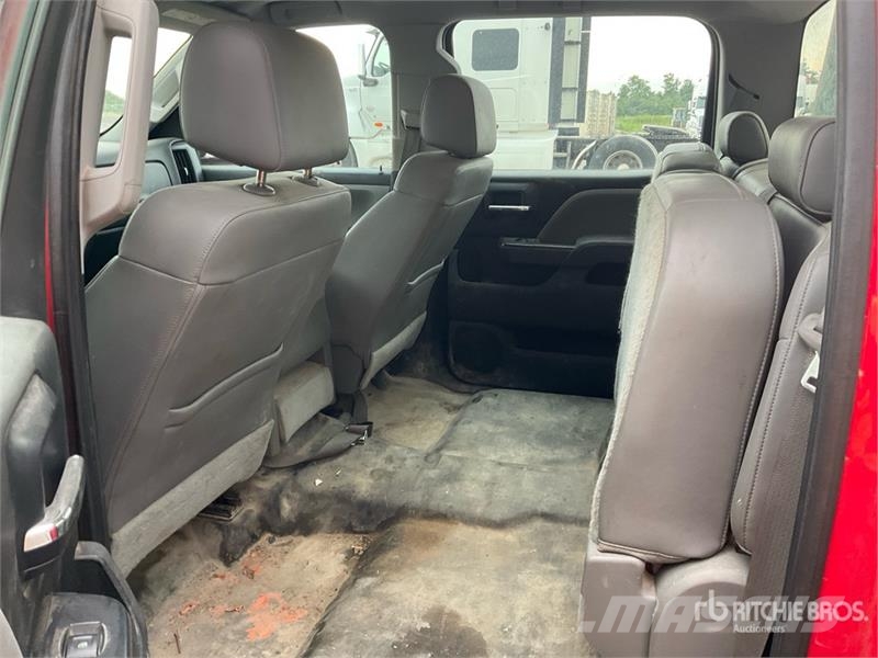 GMC Sierra 3500HD 4x4 Crew Cab Flatbed Truck Camiones plataforma