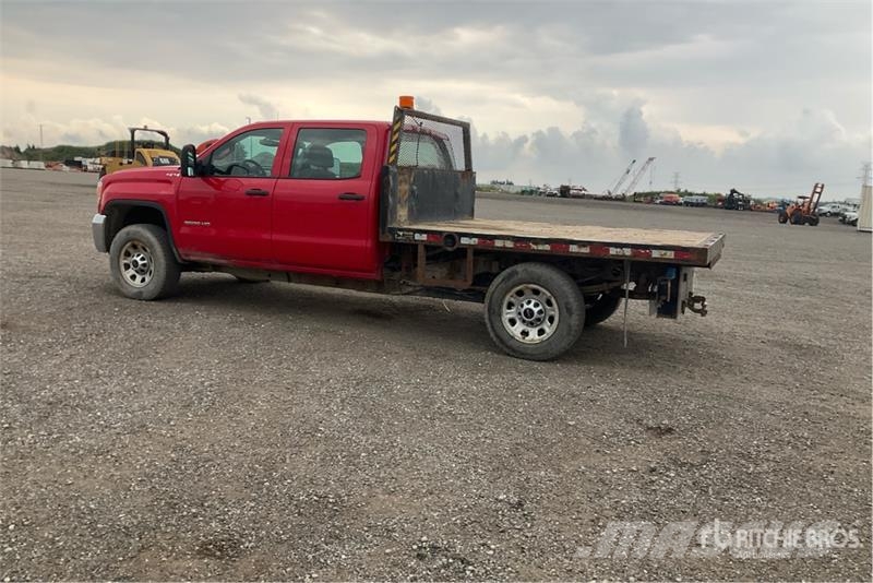 GMC Sierra 3500HD 4x4 Crew Cab Flatbed Truck Camiones plataforma