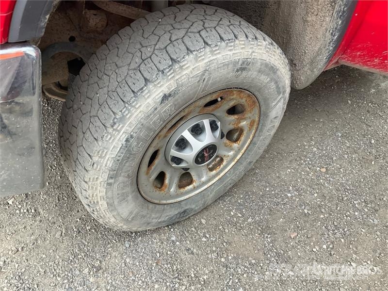 GMC Sierra 3500HD 4x4 Crew Cab Flatbed Truck Camiones plataforma