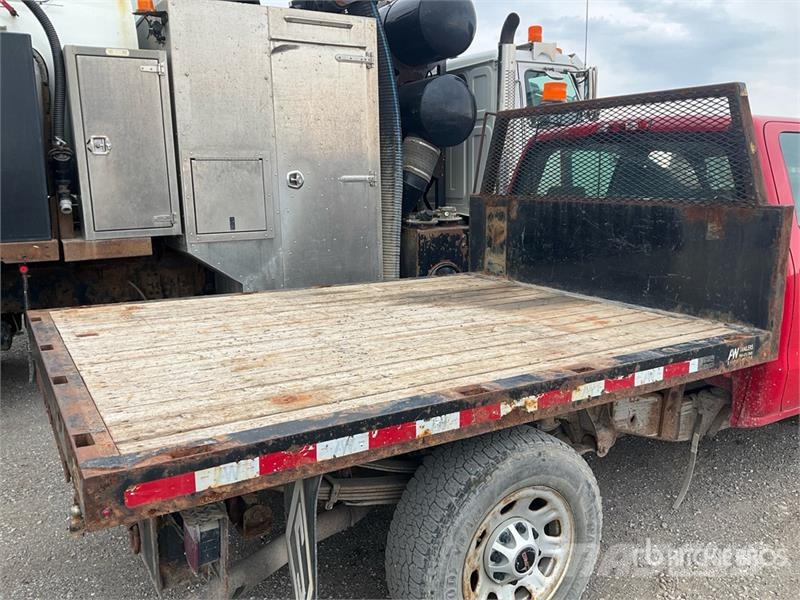 GMC Sierra 3500HD 4x4 Crew Cab Flatbed Truck Camiones plataforma