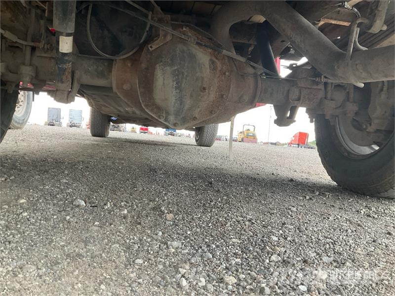 GMC Sierra 3500HD 4x4 Crew Cab Flatbed Truck Camiones plataforma