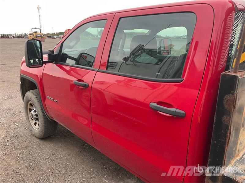 GMC Sierra 3500HD 4x4 Crew Cab Flatbed Truck Camiones plataforma