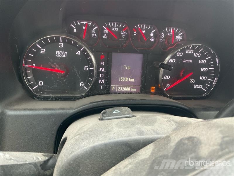 GMC Sierra 3500HD 4x4 Crew Cab Flatbed Truck Camiones plataforma