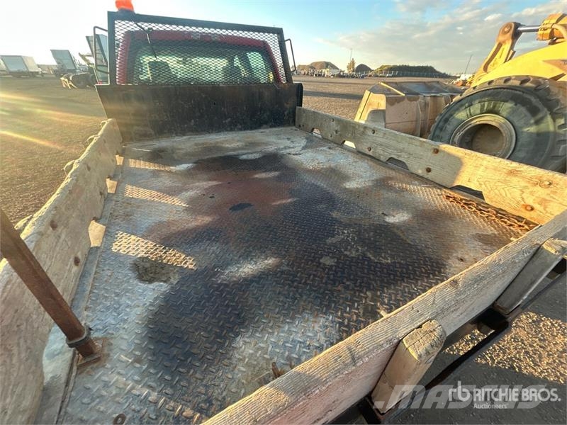 GMC Sierra 3500HD Crew Cab Flatbed Truck Flatbed kamyonlar