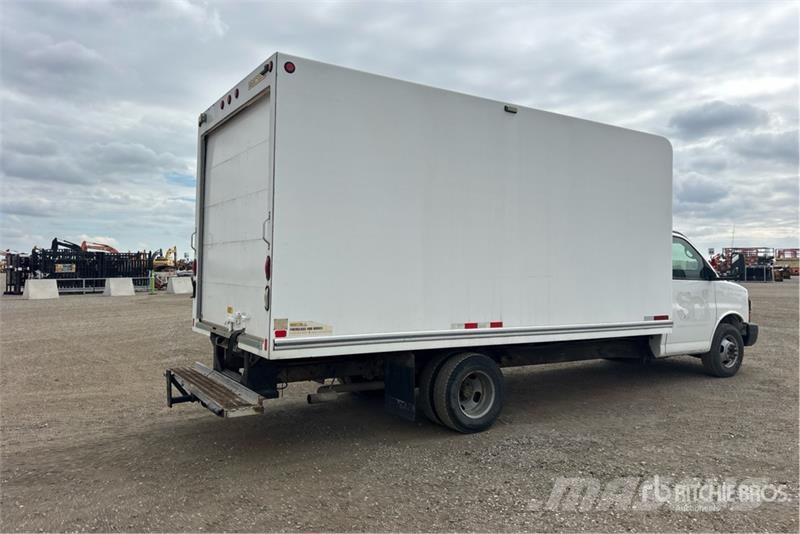 GMC STV 4x2 Van Truck Sanduk kamioni