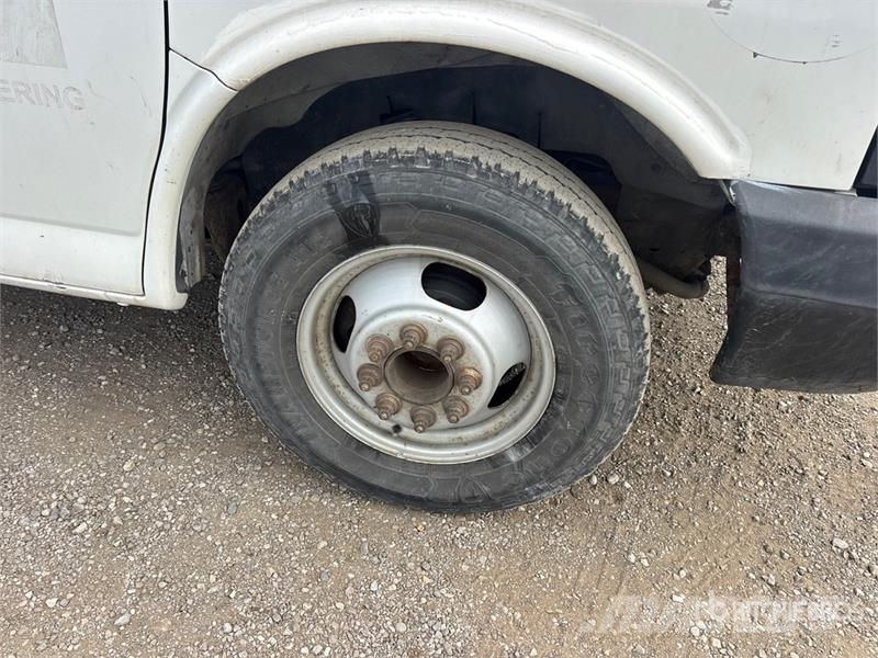 GMC STV 4x2 Van Truck Sanduk kamioni