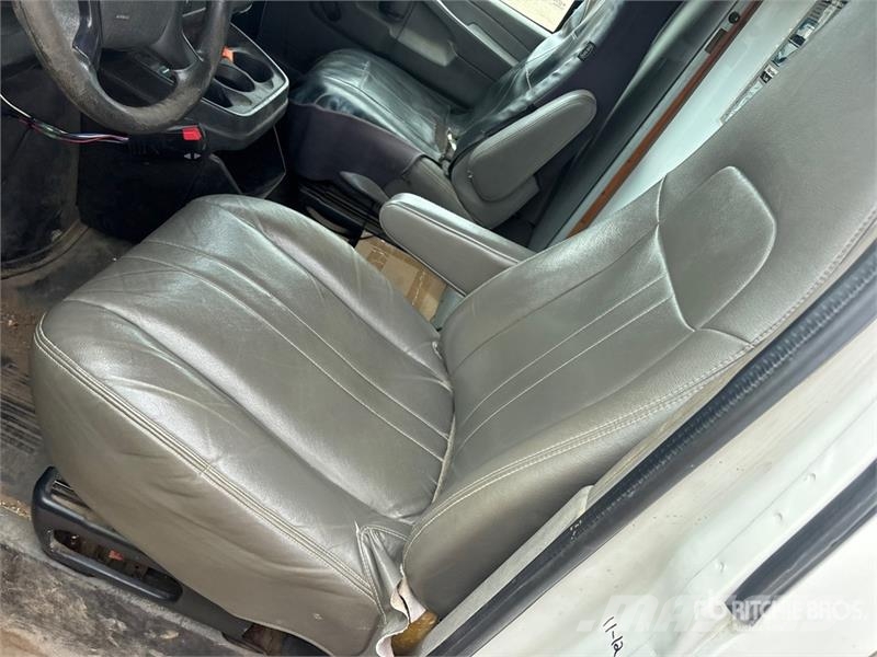 GMC STV 4x2 Van Truck Sanduk kamioni