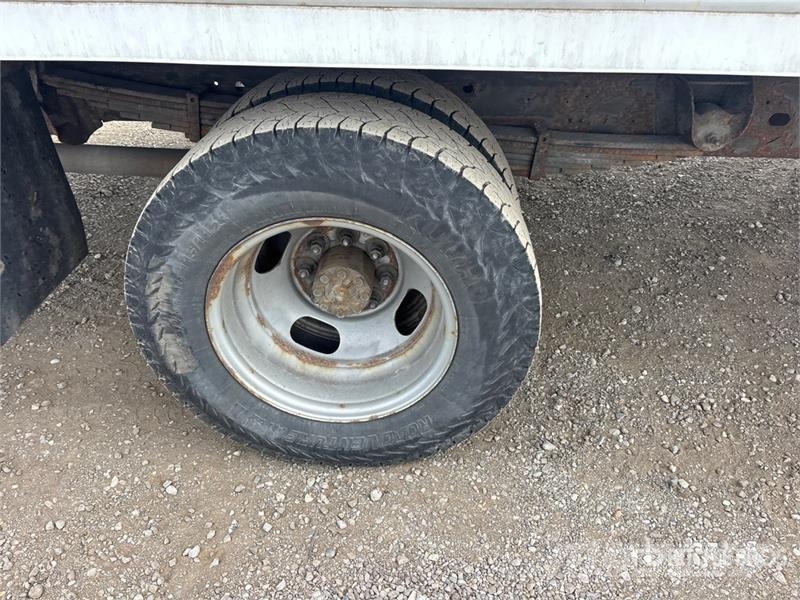 GMC STV 4x2 Van Truck Sanduk kamioni