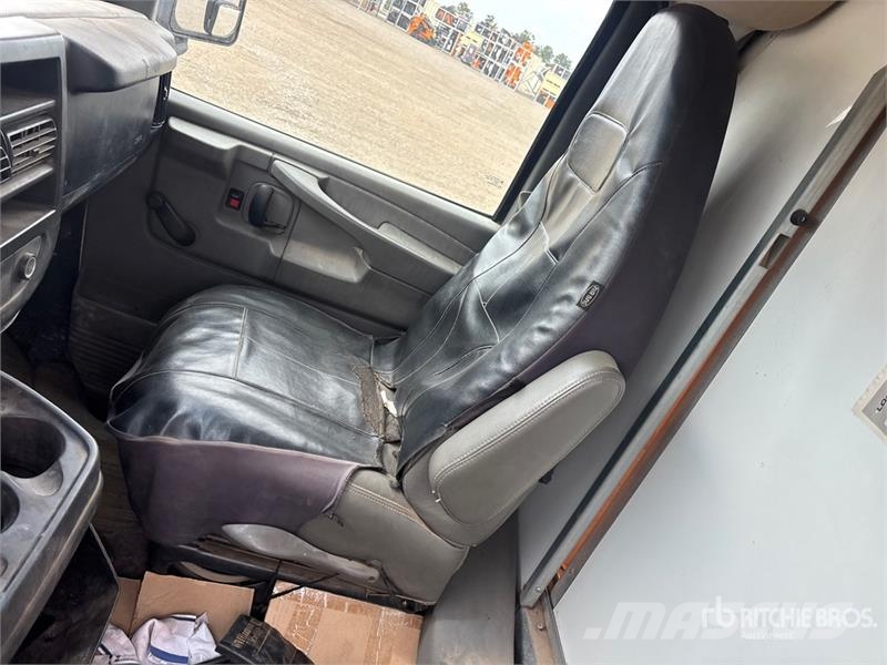 GMC STV 4x2 Van Truck Sanduk kamioni