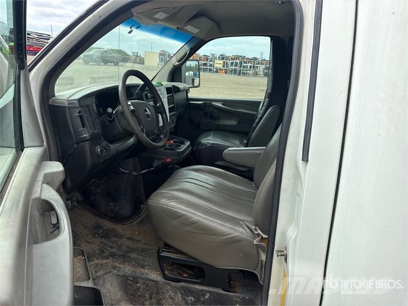 GMC STV 4x2 Van Truck Sanduk kamioni