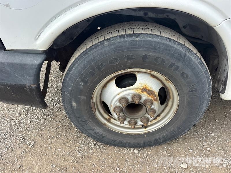 GMC STV 4x2 Van Truck Sanduk kamioni