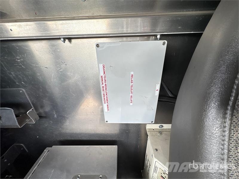 GMC Telelift Warwick 35 ft on GMC Savana 3500 4x2 Van Pacēlāji uz automašīnas bāzes