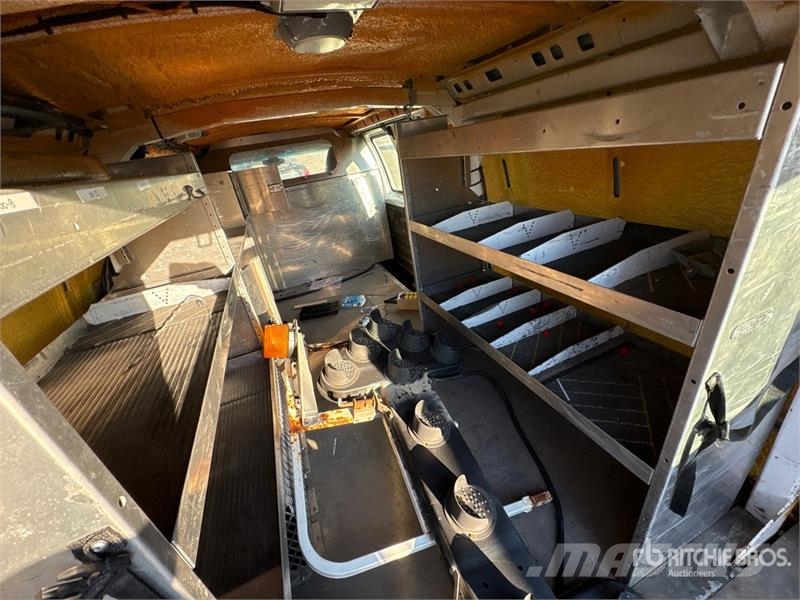 GMC Telelift Warwick 35 ft on GMC Savana 3500 4x2 Van Pacēlāji uz automašīnas bāzes