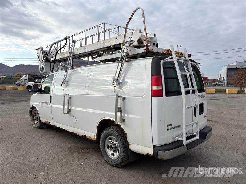 GMC Telelift Warwick 35 ft on GMC Savana 3500 4x2 Van Pacēlāji uz automašīnas bāzes