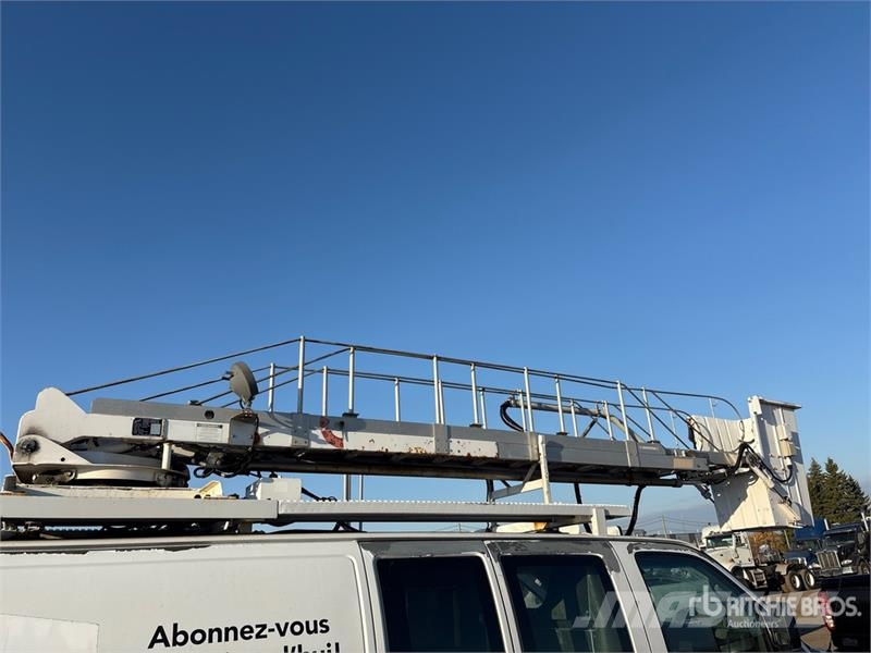 GMC Telelift Warwick 35 ft on GMC Savana 3500 4x2 Van Pacēlāji uz automašīnas bāzes