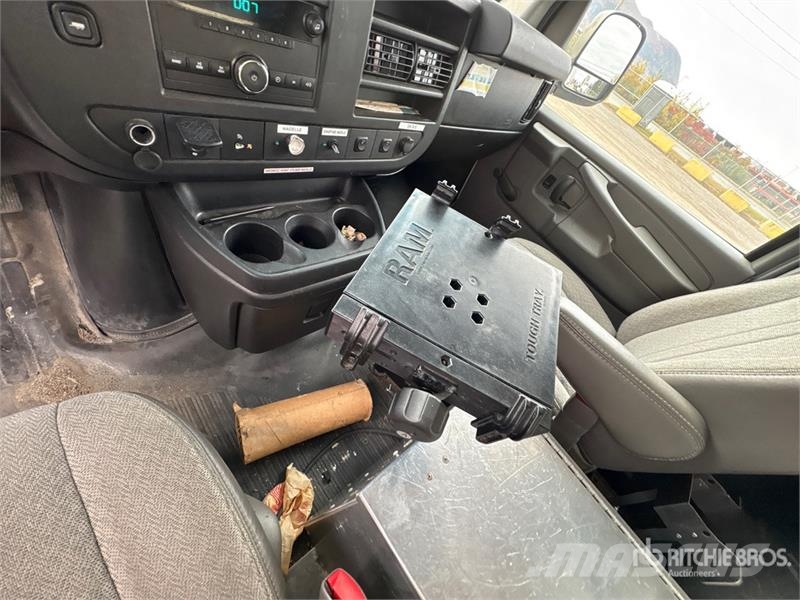 GMC Telelift Warwick 35 ft on GMC Savana 3500 4x2 Van Pacēlāji uz automašīnas bāzes
