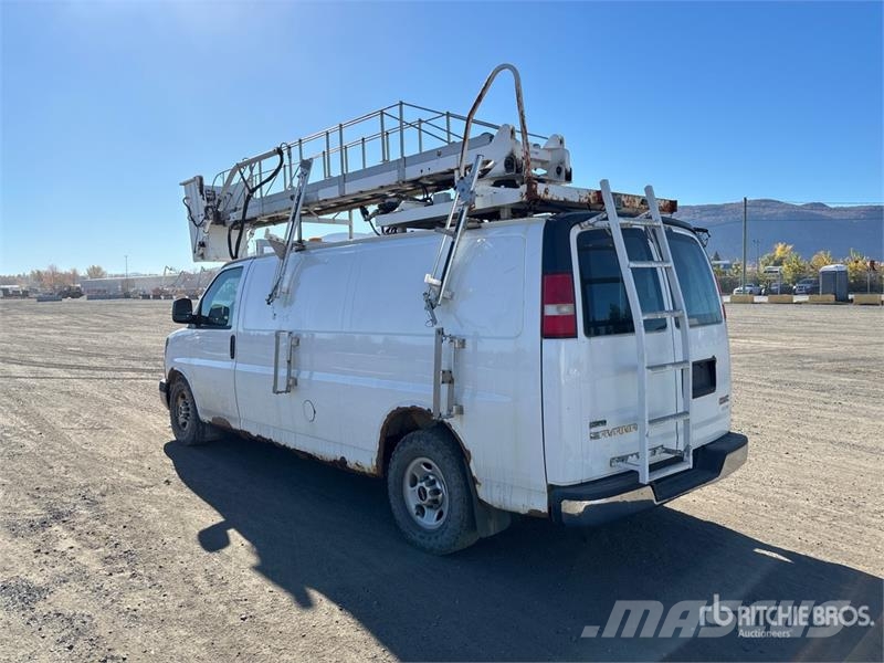GMC Telelift Warwick 35 ft on GMC Savana 3500 4x2 Van Моторизирани платформи с талига