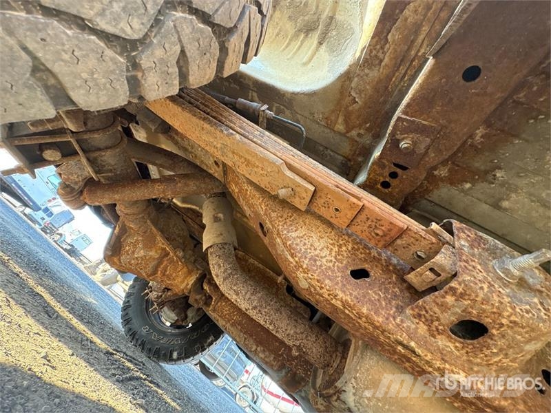 GMC Telelift Warwick 35 ft on GMC Savana 3500 4x2 Van Pacēlāji uz automašīnas bāzes