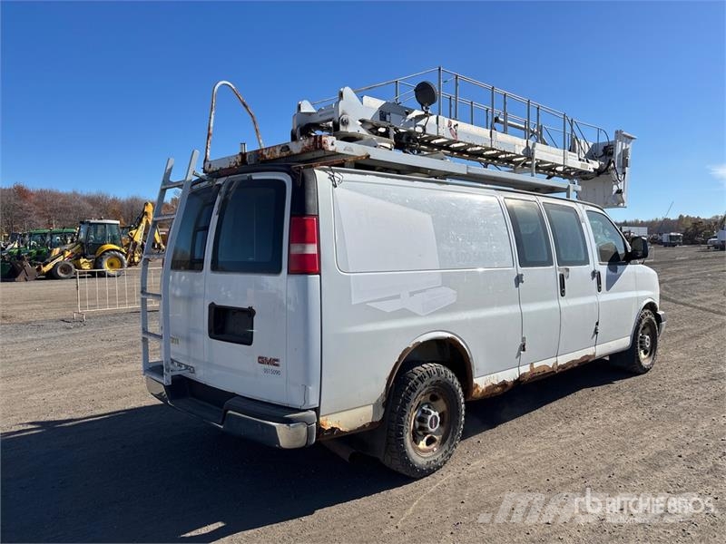 GMC Telelift Warwick 35 ft on GMC Savana 3500 4x2 Van Моторизирани платформи с талига