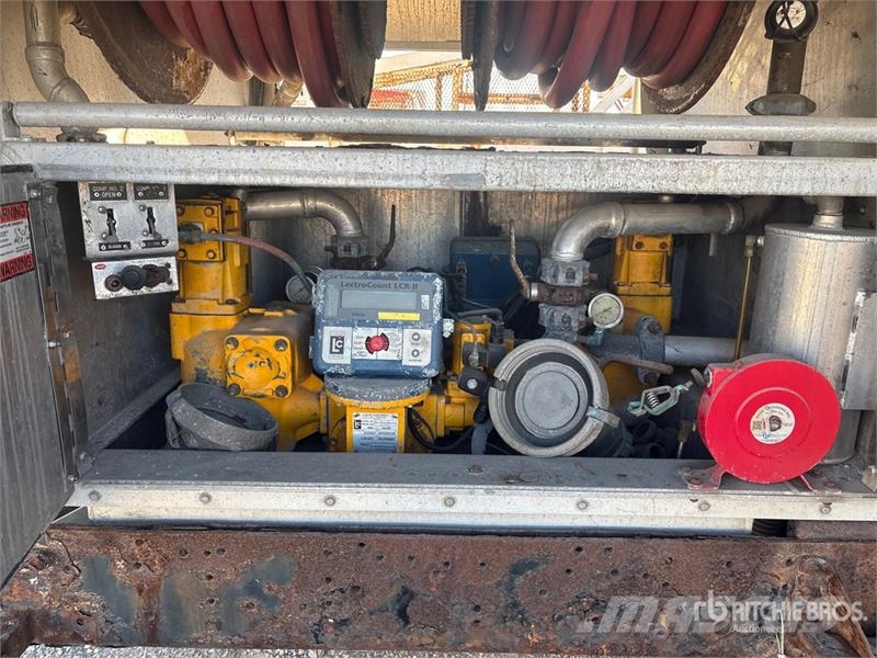 GMC TSR 4x2 Fuel Truck (Inoperable) Tsisternveokid