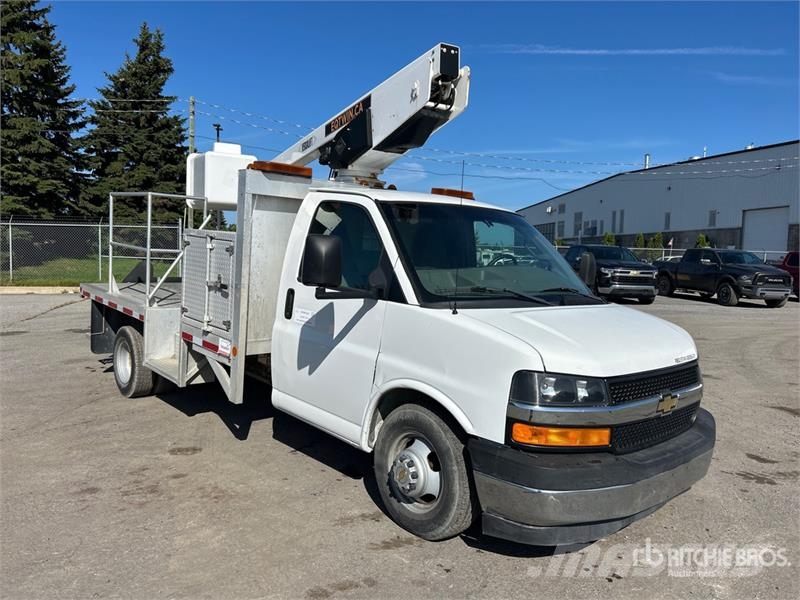 GMC Versalift on GMC Express 3500 4x2 Van Mounted Aer 트럭 탑재 고소작업대