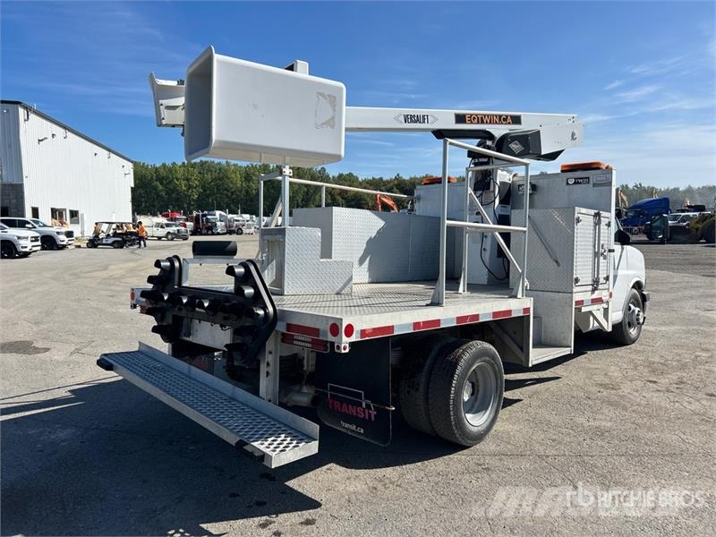 GMC Versalift on GMC Express 3500 4x2 Van Mounted Aer 트럭 탑재 고소작업대
