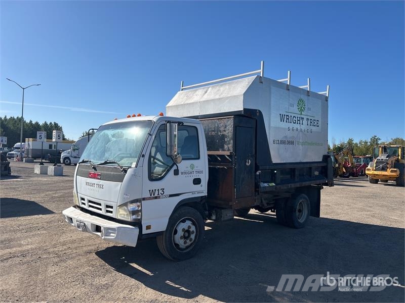 GMC W5500 4x2 Chipper Truck شاحنات نقل ألواح الخشب