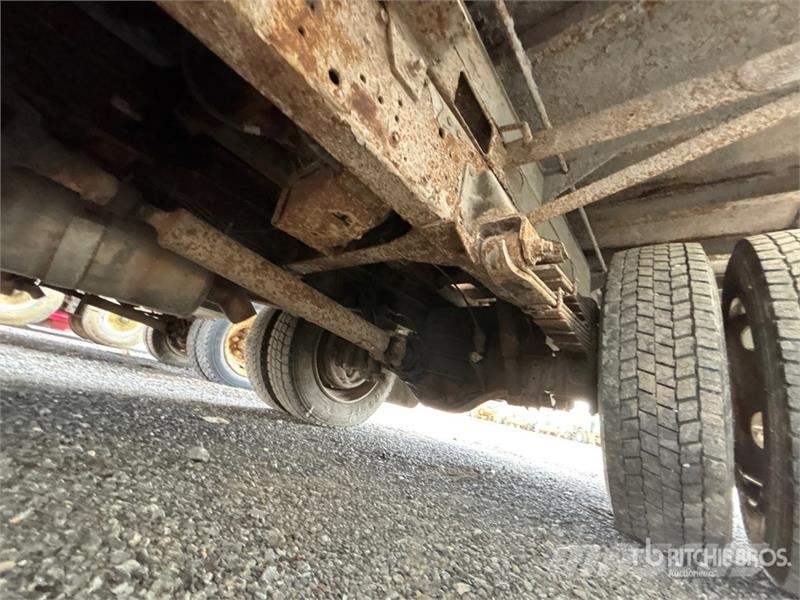 GMC W5500 4x2 Chipper Truck شاحنات نقل ألواح الخشب