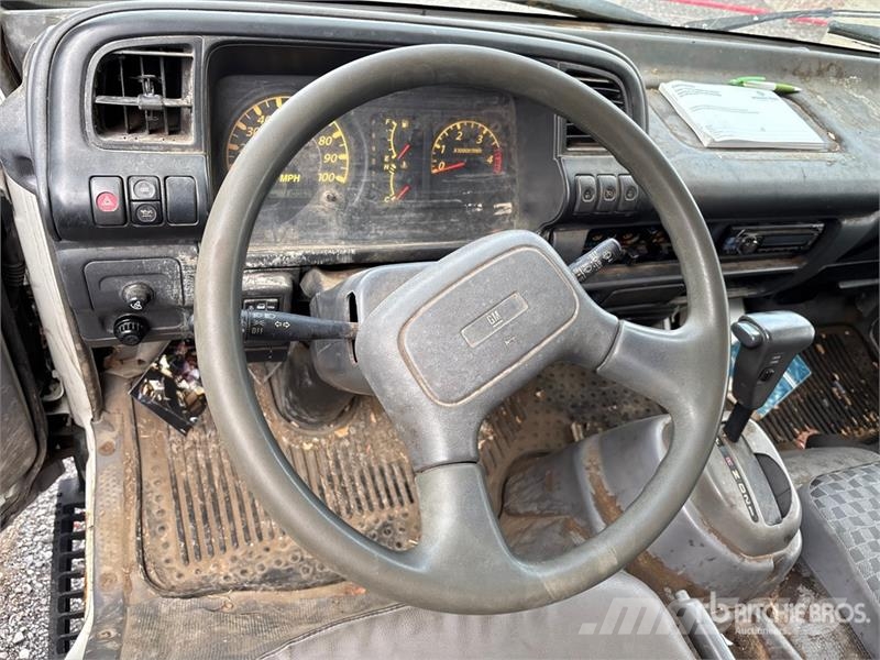 GMC W5500 4x2 Chipper Truck شاحنات نقل ألواح الخشب