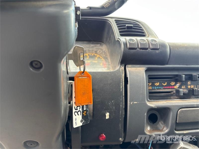 GMC W5500 4x2 Chipper Truck شاحنات نقل ألواح الخشب