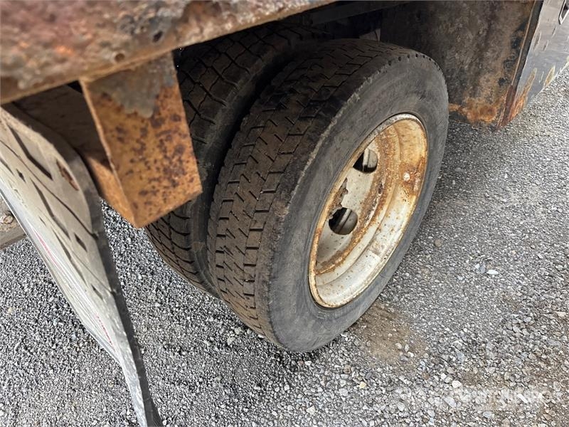 GMC W5500 4x2 Chipper Truck شاحنات نقل ألواح الخشب