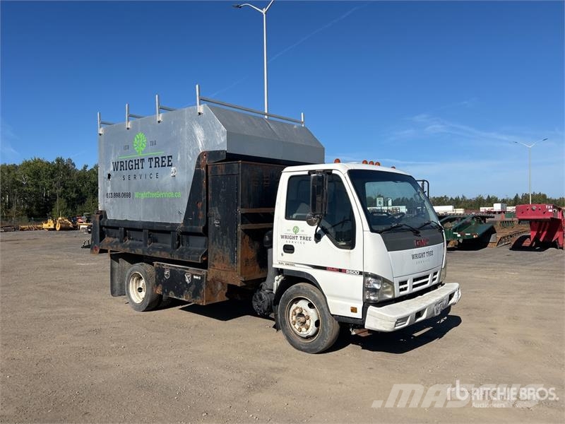GMC W5500 4x2 Chipper Truck شاحنات نقل ألواح الخشب