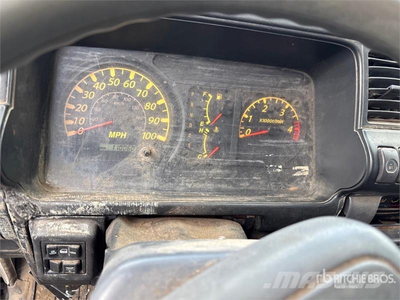 GMC W5500 4x2 Chipper Truck شاحنات نقل ألواح الخشب