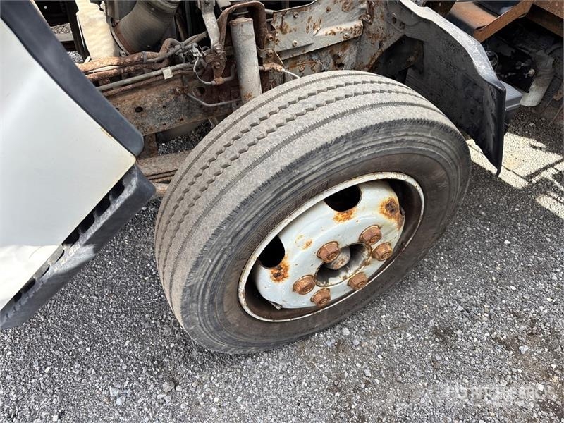 GMC W5500 4x2 Chipper Truck شاحنات نقل ألواح الخشب