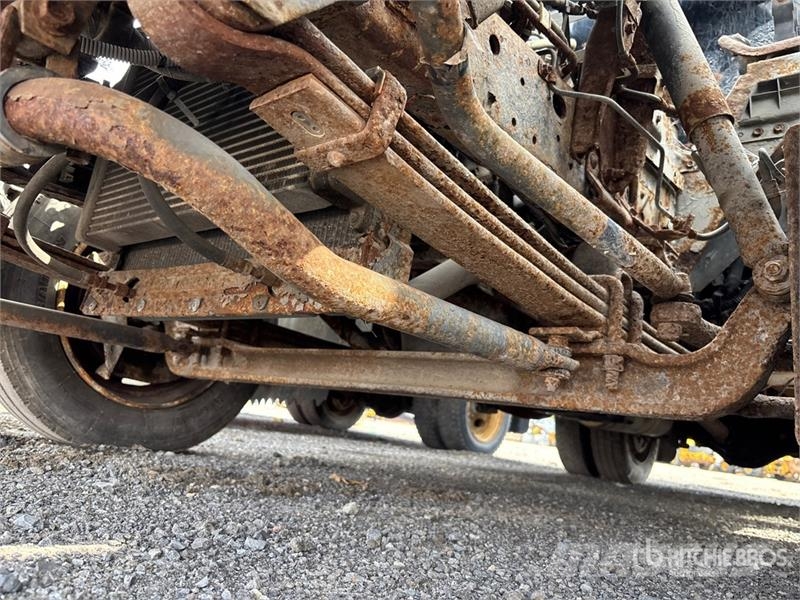 GMC W5500 4x2 Chipper Truck شاحنات نقل ألواح الخشب