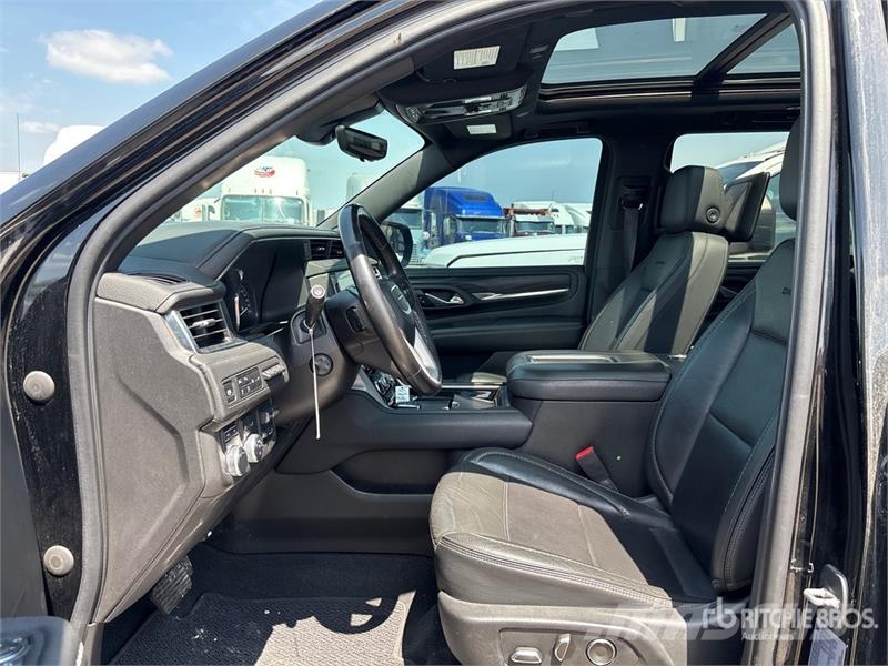 GMC Yukon Denali 4WD SUV Автомобілі