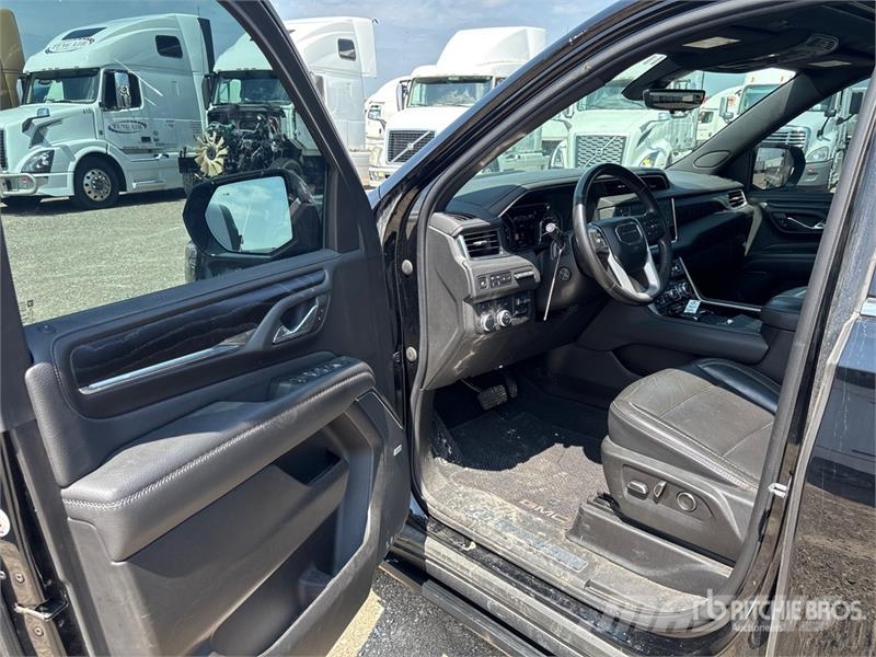 GMC Yukon Denali 4WD SUV Автомобілі