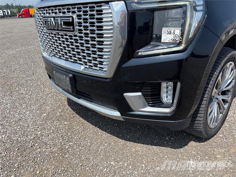 GMC Yukon Denali 4WD SUV Автомобілі