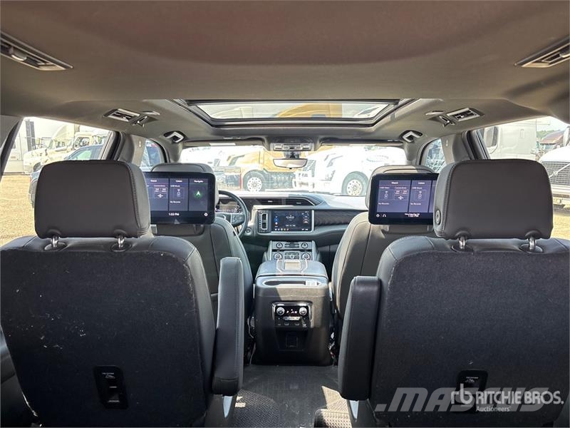 GMC Yukon Denali 4WD SUV Автомобілі