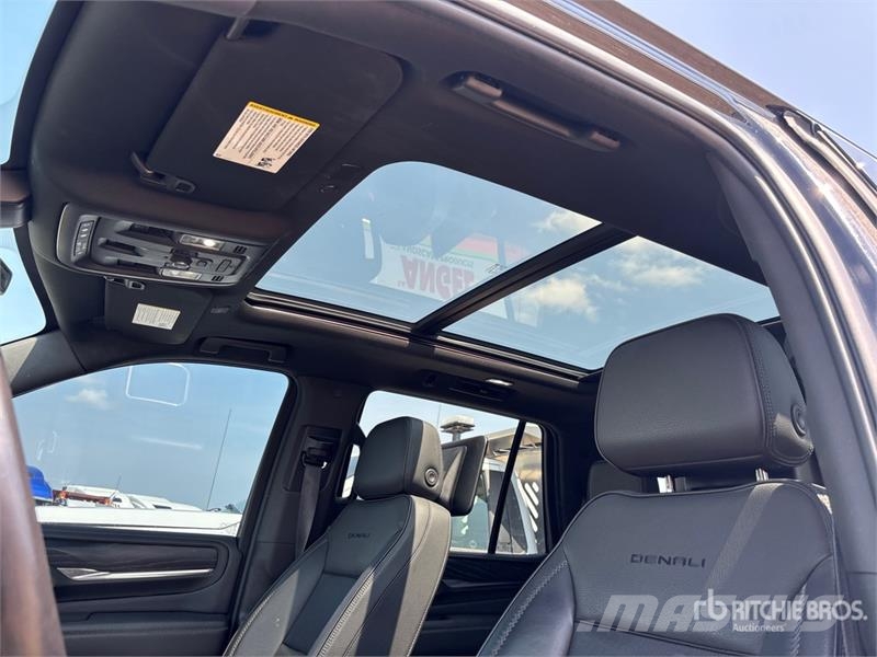GMC Yukon Denali 4WD SUV Автомобілі