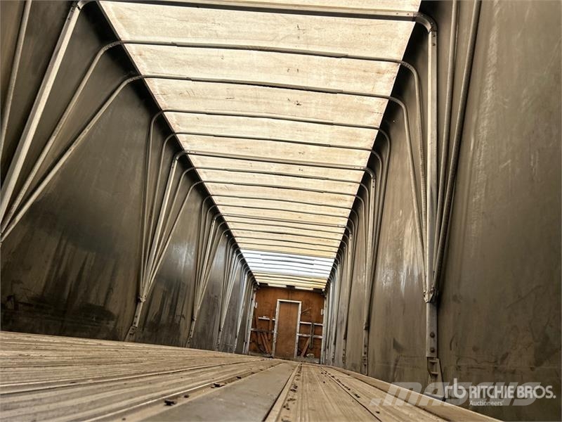 Great Dane 53 ft T/A Curtain Side Trailer Тентовані причепи