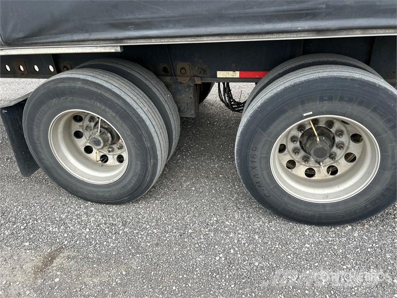 Great Dane 53 ft T/A Curtain Side Trailer Тентовані причепи