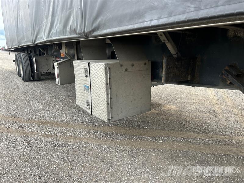Great Dane 53 ft T/A Curtain Side Trailer Тентовані причепи