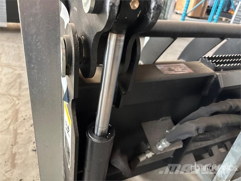 Greatbear 78 in Skid Steer Grapple Pinze