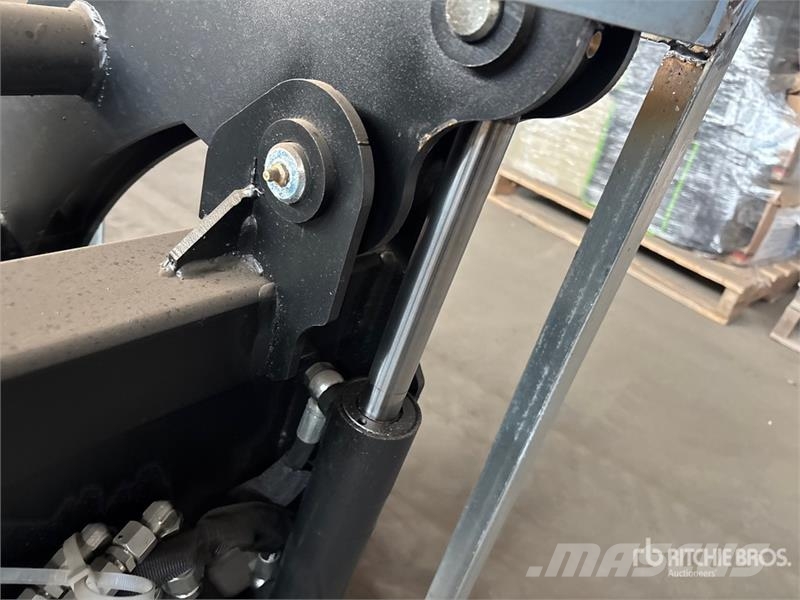Greatbear 78 in Skid Steer Grapple Pinze
