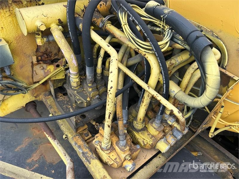 Grove RT65S رافعات الطرق الوعرة